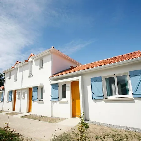 With Terrace At 600 M From Vakantiehuis Saint-Brévin-lʼOcéan
